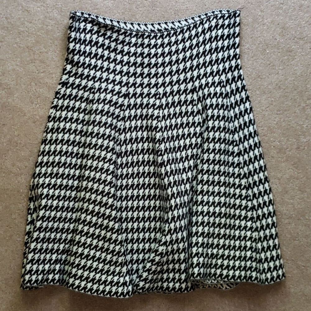 Charlotte Russe houndstooth skirt size M